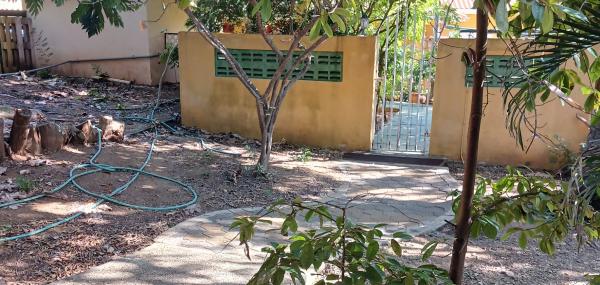 "Ban duna un man na nos Hòfi Kalabash"