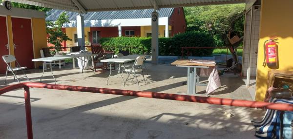 Renovashon Patio di Kas di Len Lito 