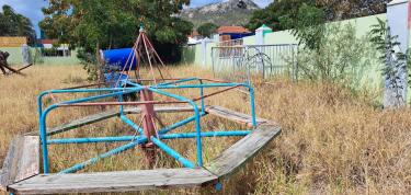 Limpiesa di speeltuin. Desmantela speeltoestel.