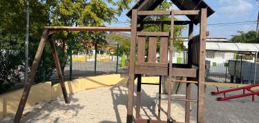 Drecha nos klimrek i mantene nos speeltuin.